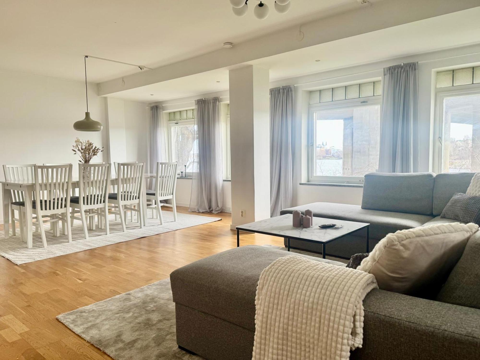 With Amazing View Apartment